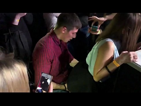 ❤️ Echte seks in een Russische nachtclub. 18-jarig Russisch meisje in de anus en vagina geneukt in een nachtclub ️ Fuck video at nl.pornma-com.ru ☑